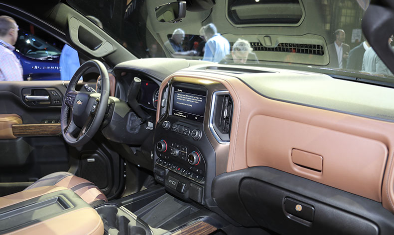 2019 Chevy Heavy Duty Interior