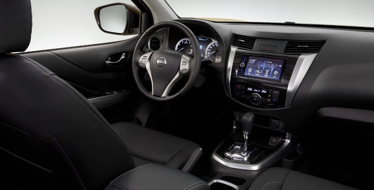 2020 Nissan Navara D22 Interior