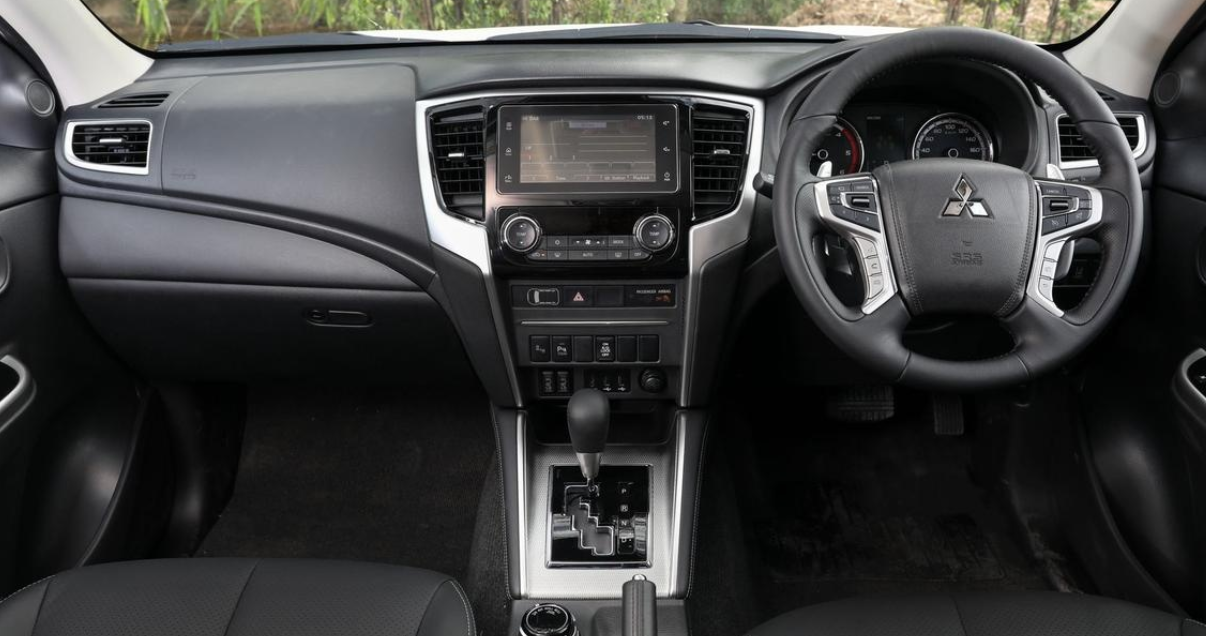 2022 Mitsubishi Triton Interior