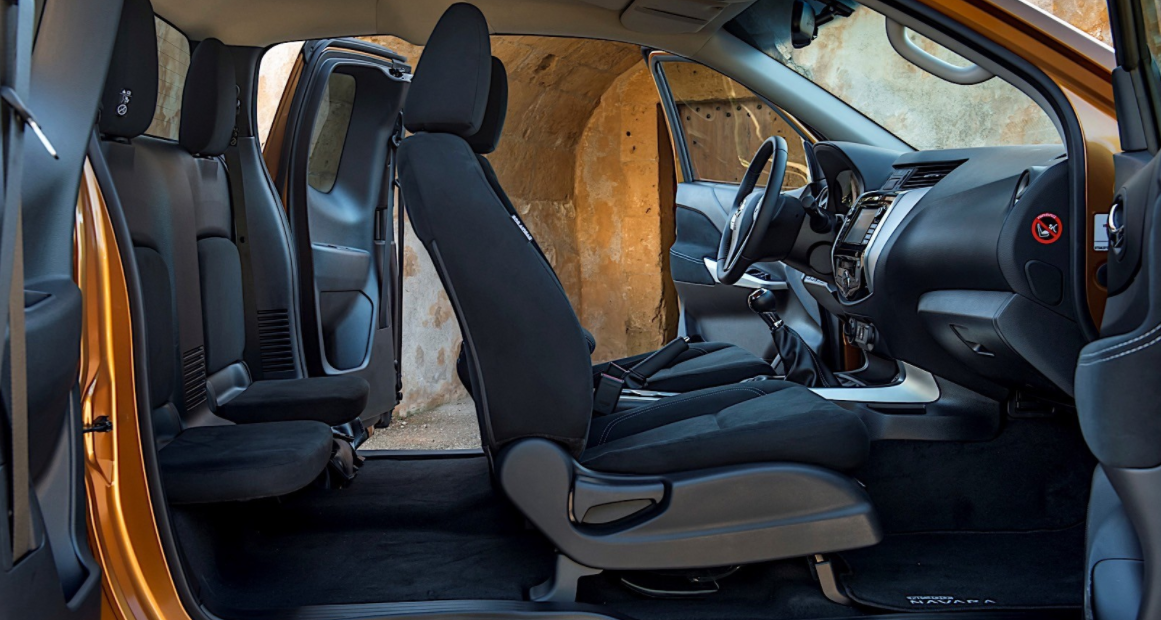 2023 Nissan Navara Interior