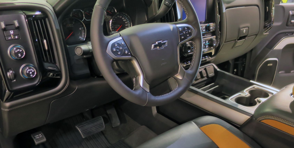 2023 Chevrolet Silverado HD Interior