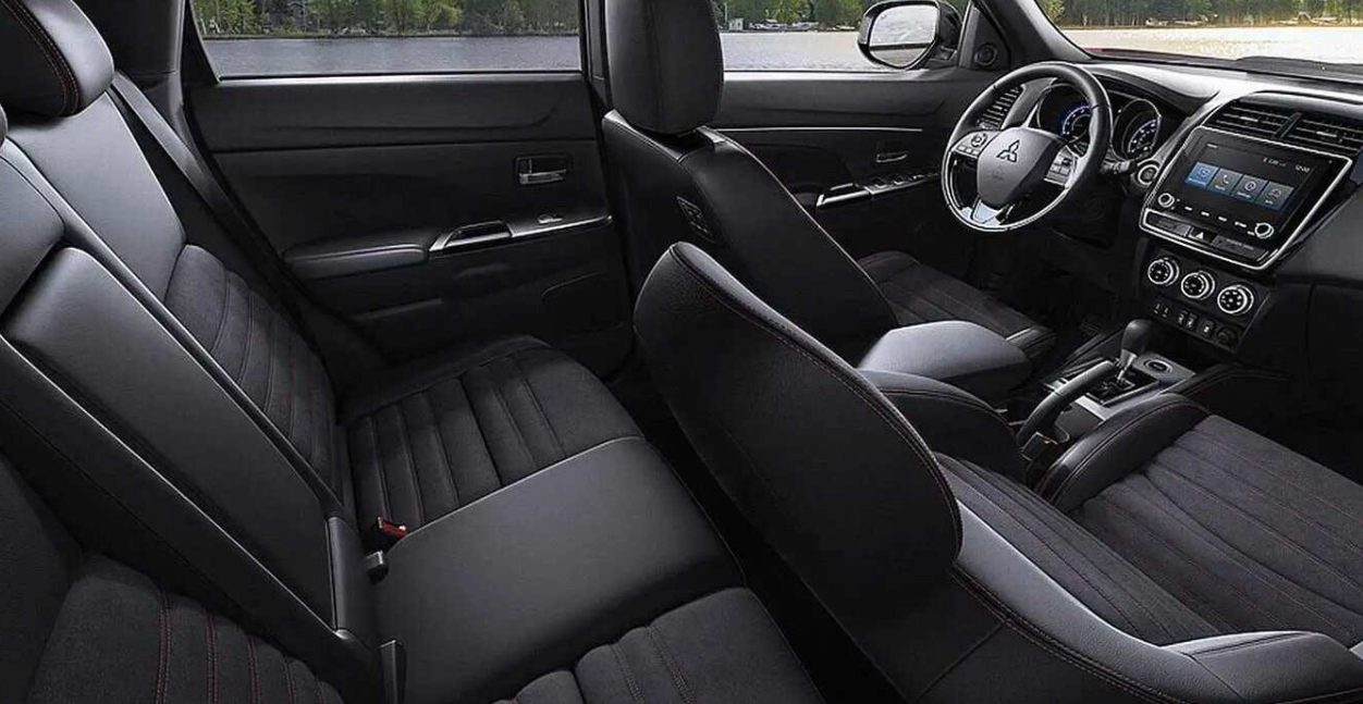 2023 Mitsubishi L200 Interior