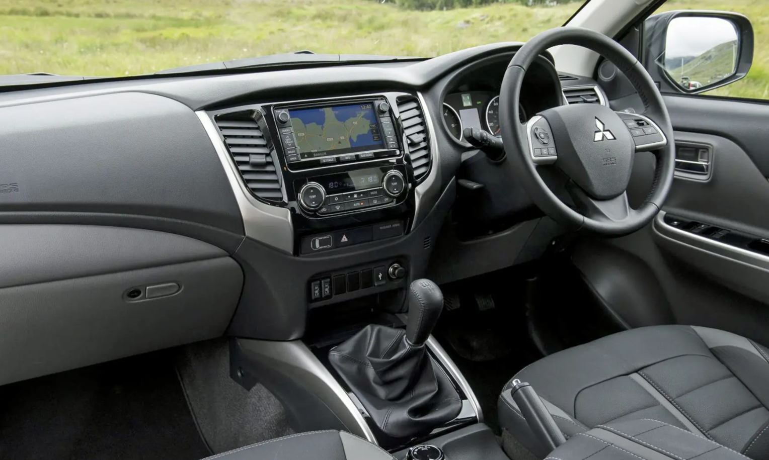 2024 Mitsubishi L200 Interior